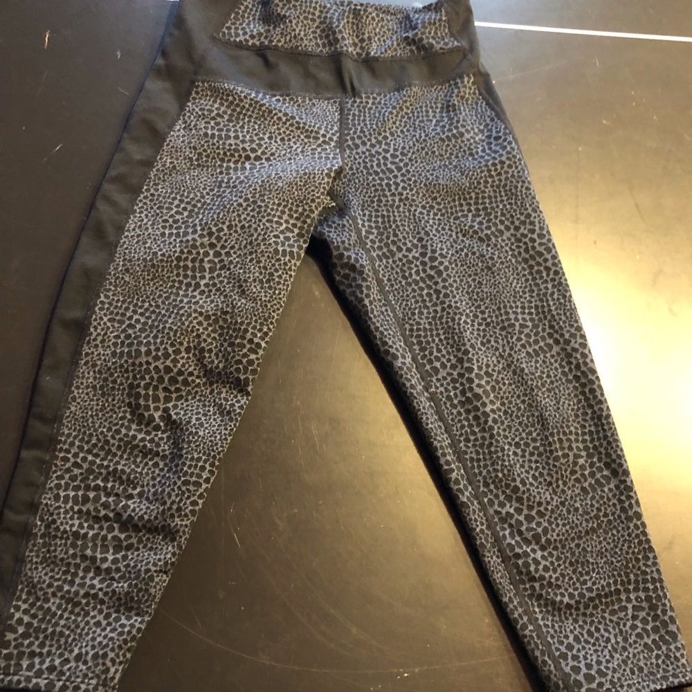 Crop yoga pants